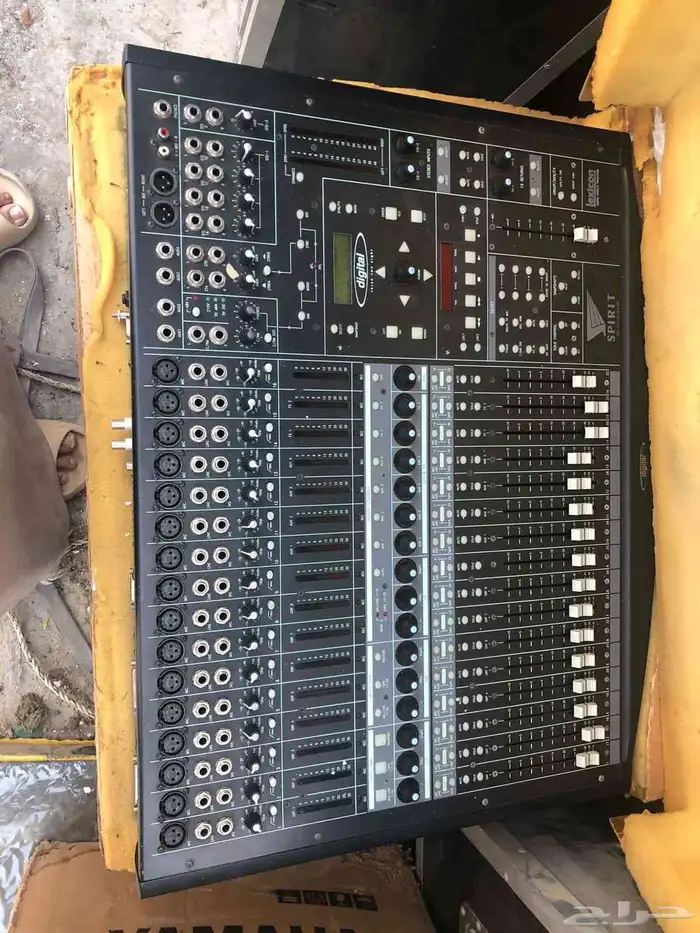 فني هندسة مكبرات الصوت 11