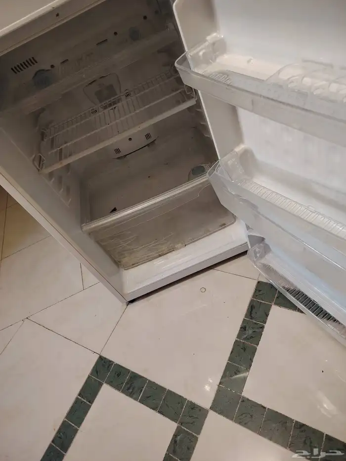 ثلاجة شارب اصلي ستعمل نظيف جدا 1