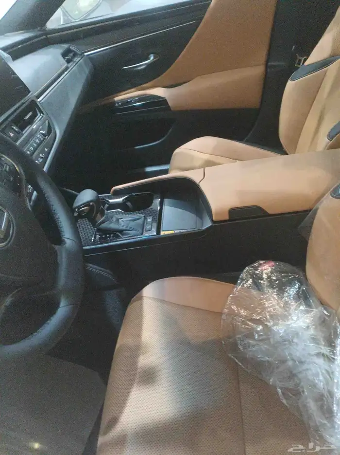 الكزس 300 هايبرد 2025 4