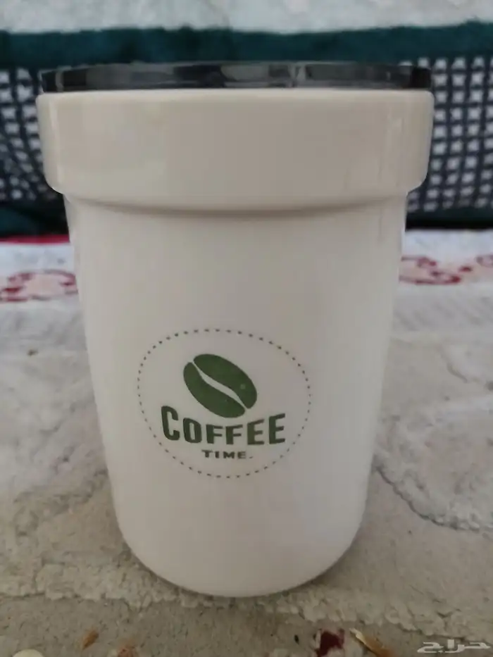 كوب قهوة وكوب شاي 0