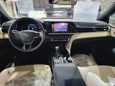 كامري LE بنزين 2025 6