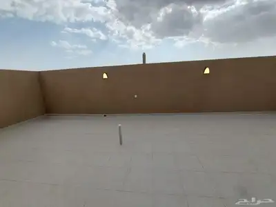 للبيع فله دروف دور ثاني مع ملحق بحوش وسطح مدخل خاص 24