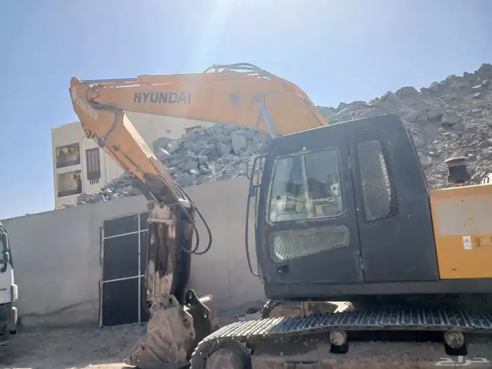 بكلين لايجار تفقير نخل للمزارع وحفر اراضي 1