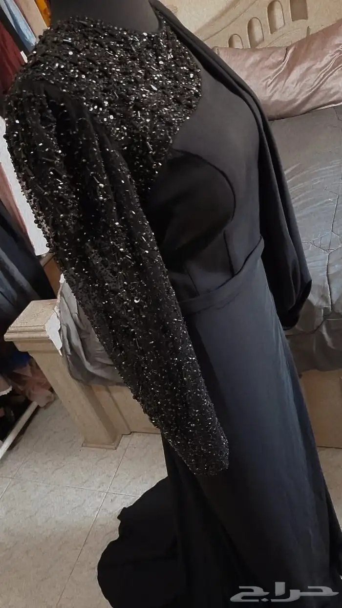 ماكينة خياطة وتطريز وفستان للبيع 1