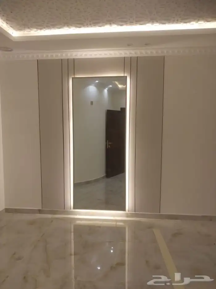 مداخل شيبورد مرايا ديكور مع اضاءة مخفية ارفف خشبية 3