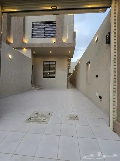 للبيع روف ارضي مع ملحق علويVIP بحوش ومدخل سياره أبها المحالة 2