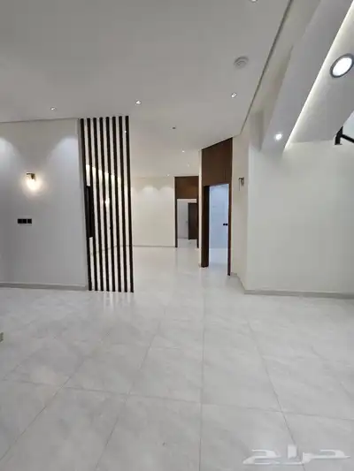 للبيع روف ارضي مع ملحق علويVIP بحوش ومدخل سياره أبها المحالة 23