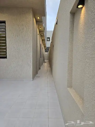 للبيع روف ارضي مع ملحق علويVIP بحوش ومدخل سياره أبها المحالة 3