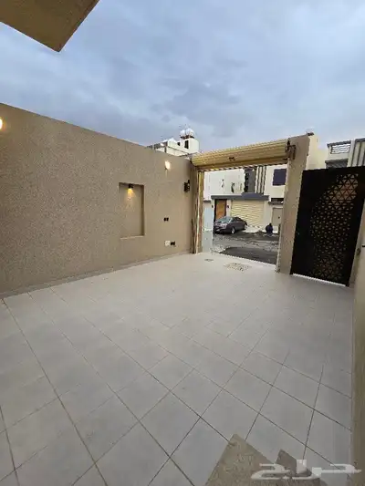 للبيع روف ارضي مع ملحق علويVIP بحوش ومدخل سياره أبها المحالة 5