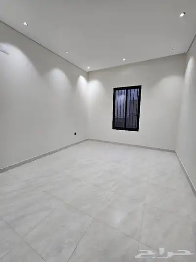 للبيع روف ارضي مع ملحق علويVIP بحوش ومدخل سياره أبها المحالة 29