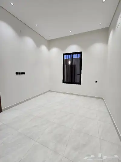 للبيع روف ارضي مع ملحق علويVIP بحوش ومدخل سياره أبها المحالة 9