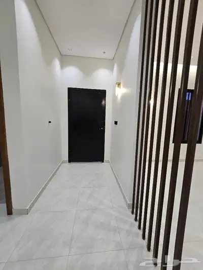 للبيع روف ارضي مع ملحق علويVIP بحوش ومدخل سياره أبها المحالة 14