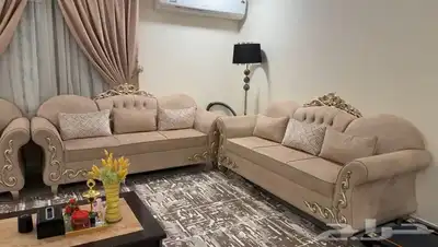 كنب للبيع اربع قطع كل قطعة تحمل ثلاثة اشخاص للبيع مع الستا 12