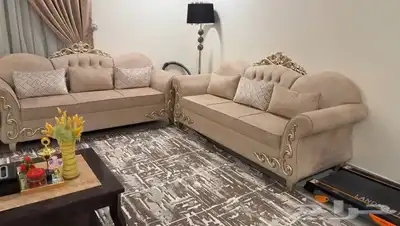 كنب للبيع اربع قطع كل قطعة تحمل ثلاثة اشخاص للبيع مع الستا 9