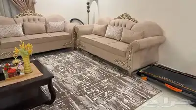 كنب للبيع اربع قطع كل قطعة تحمل ثلاثة اشخاص للبيع مع الستا 8