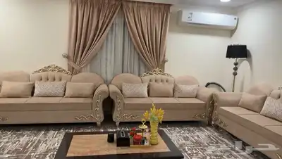 كنب للبيع اربع قطع كل قطعة تحمل ثلاثة اشخاص للبيع مع الستا 11