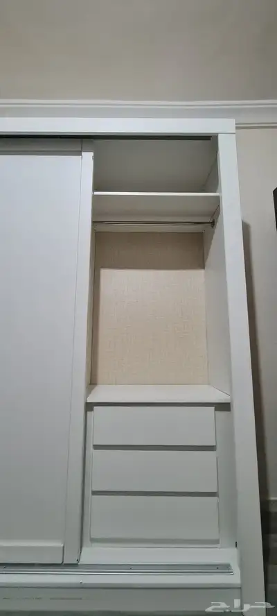 غرفة نوم ابيض كاملة مع مرتبة. 3