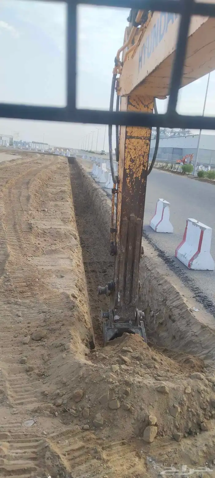 حفار بوكلين للايجار اليومي والشهري حفر اراضي هدد عمائر جده 0