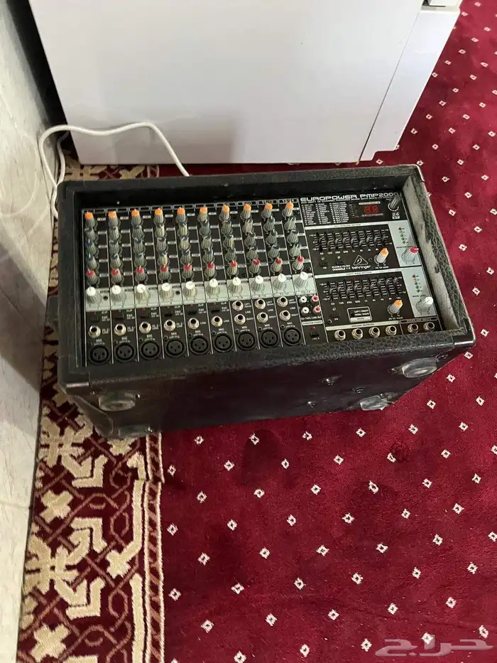 فني هندسة مكبرات الصوت 9