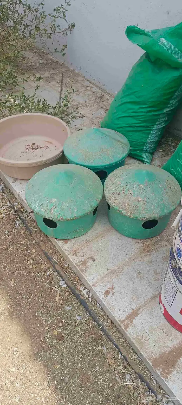 مشارب بعوامة عدد 3 حبات ومشربيتين بدون عوامة ومعلفين للطيور 0