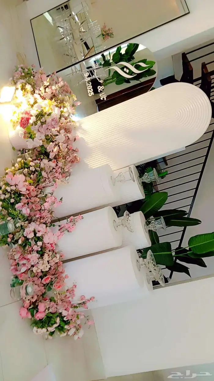 تاجير كراسي شفاف وطاولات قزاز مع التنسيق 1