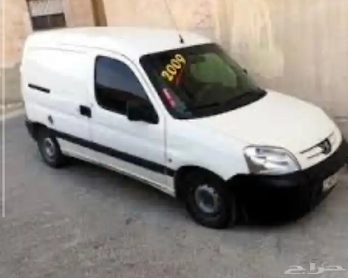 للايجار باص فان بضائع وكذلك سيارة طلبات بيجو شهري 2