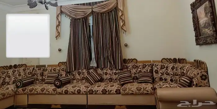كنب غرفتين   ستارتين   فرشتين   طقم طاولات خشب 3
