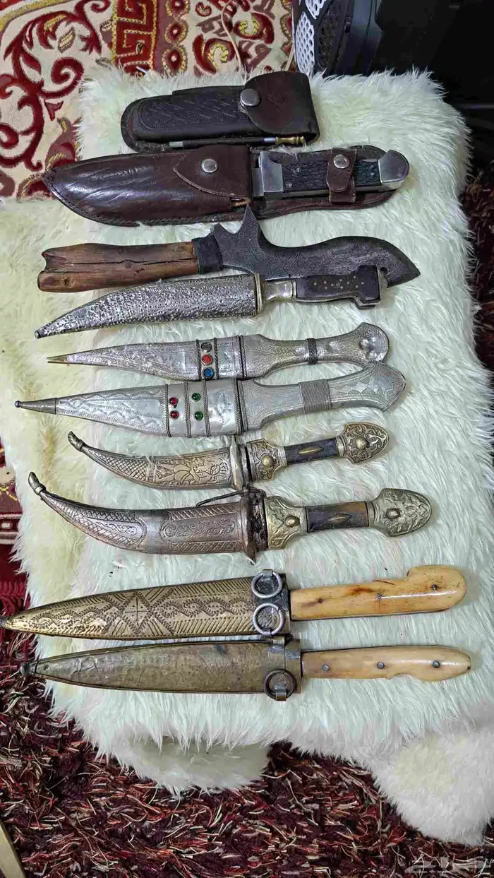 خناجر وسكين قديمة 0