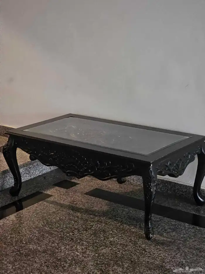 طاولة نظيفة جدا وقوية السعر 250 1