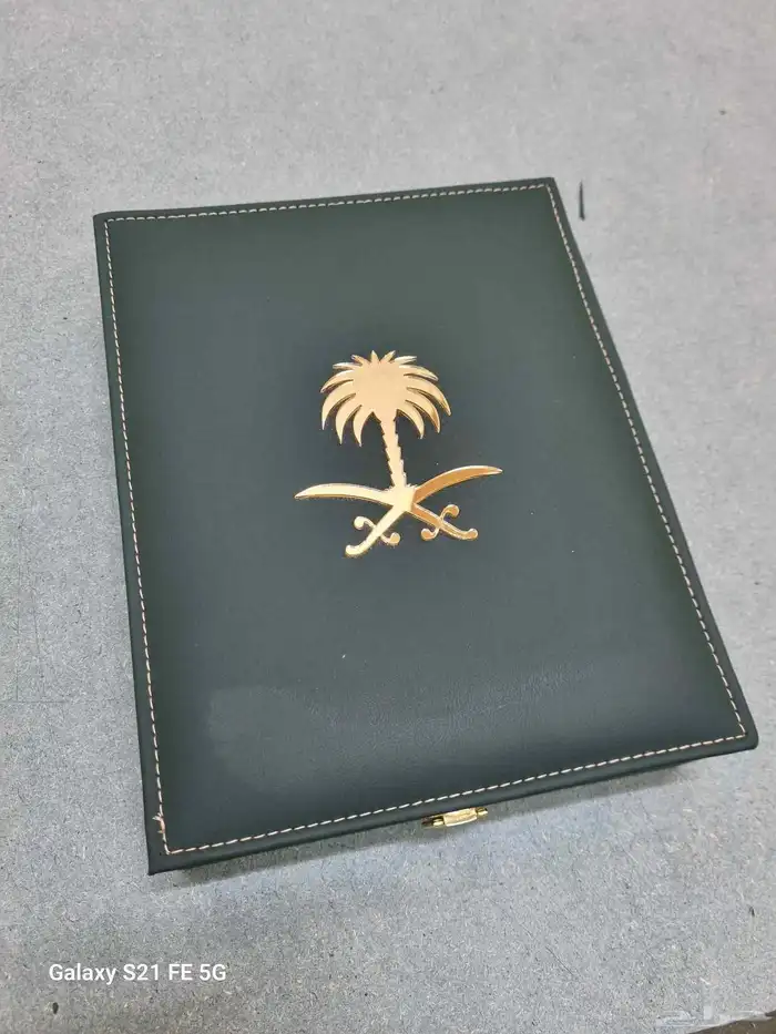 صناديق وعلب هدايا جلد فاخرة 17
