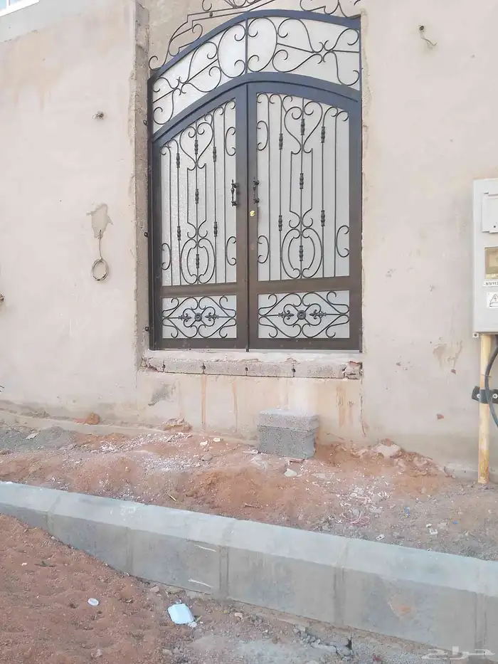 مدين  منور  ورشه  مركز العدنان الحداد و المنيوم  باب   حديده 4