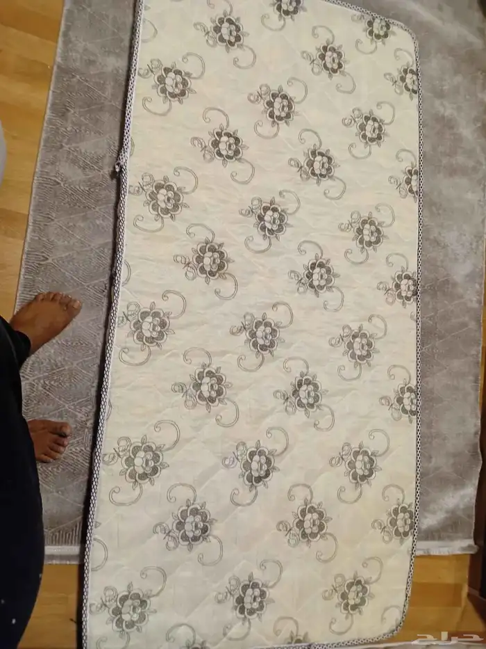 كنب امريكي مفرد قطعه واحده بحاله ممتازة. سمك زينه مع الحو 9