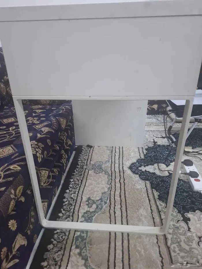 طاولة من ايكيا مستخدمة 1