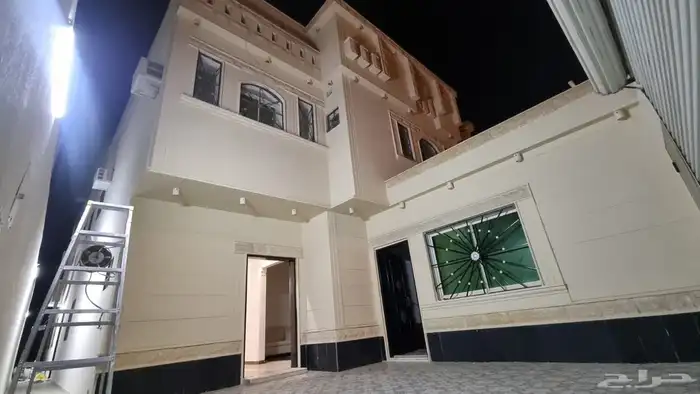 للبيع فله دور وثلاث شقق في حي الرمال 1