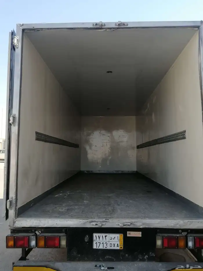 دينا مغلقه توصيل نقل البضائع والاغراض داخل وخارج الرياض 1