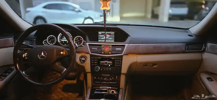 مرسيدس E200 2013 نظيفة و عالشرط 20