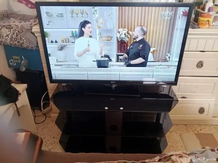 شاشه 43 بوصه مع الطاولة والرسيفير 5