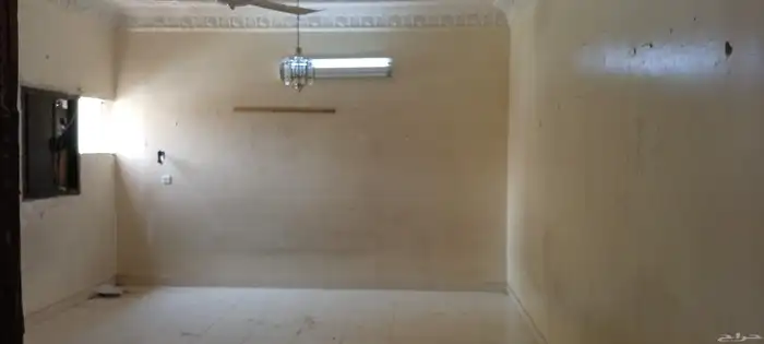 دور عزاب للايجار خمس غرف بحي طويق شارع خديجة 1