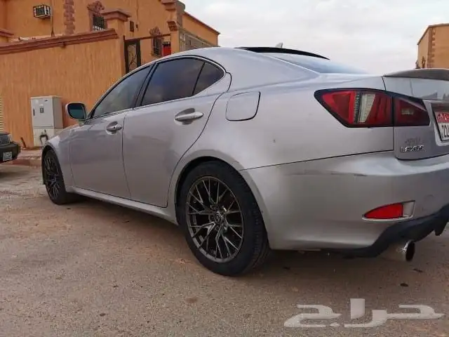 لكزس عدد 2 وحجم 300is والثانيه حجم 250 8