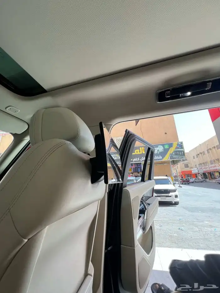 شاشه خلفيه رنج روفر Range Rover موديل 2025 3