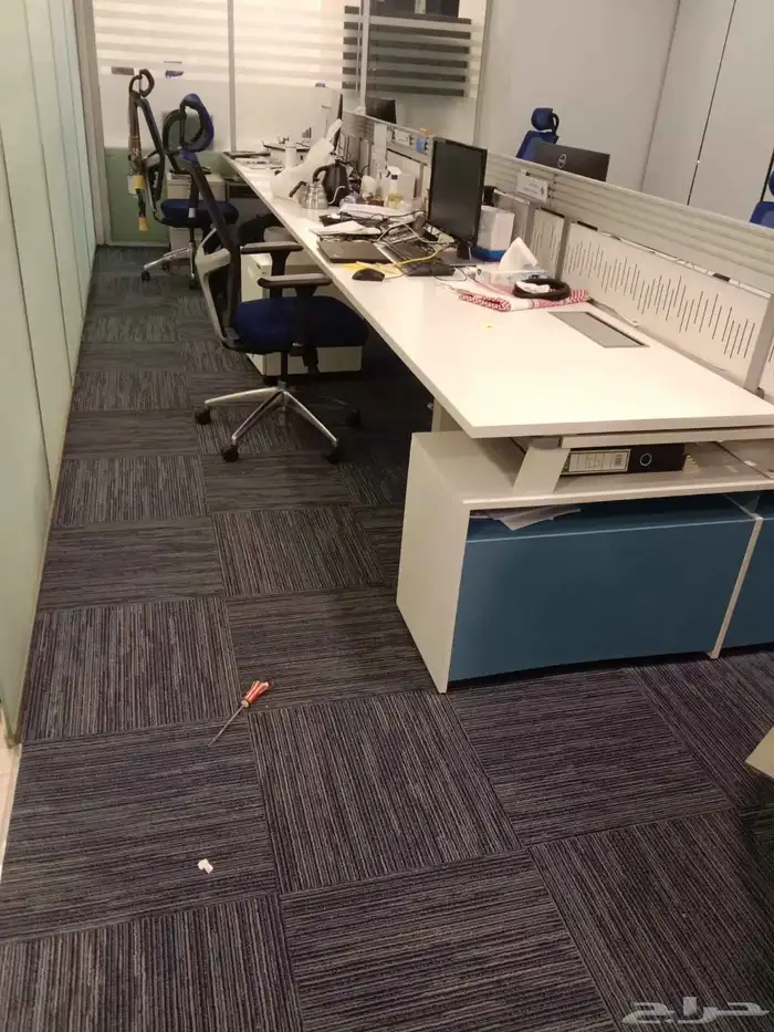 بلاط مكتبي 50 50 للشركات والمؤسسات 18