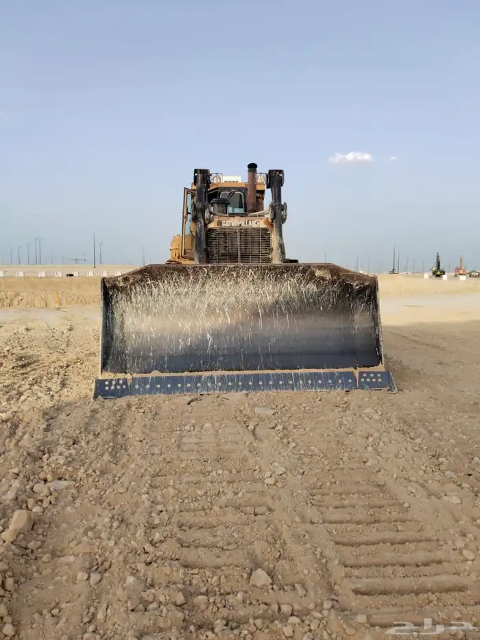 سوق بلدوزر خبره خمس اسنين متجود في القصيم وضوحيه اتصل نصل في 0