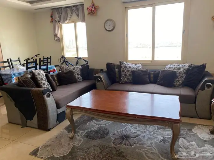 2 couch and 1 table 0