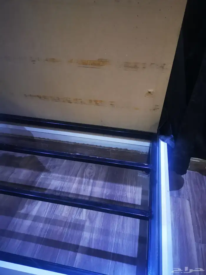 3 سرير مع مراتبها ويوجد قواعد من الداخل تفصيل حديد 2