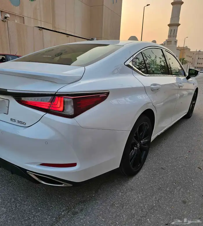 لكزس ES 350 اف سبورت 2023 وكالة 9