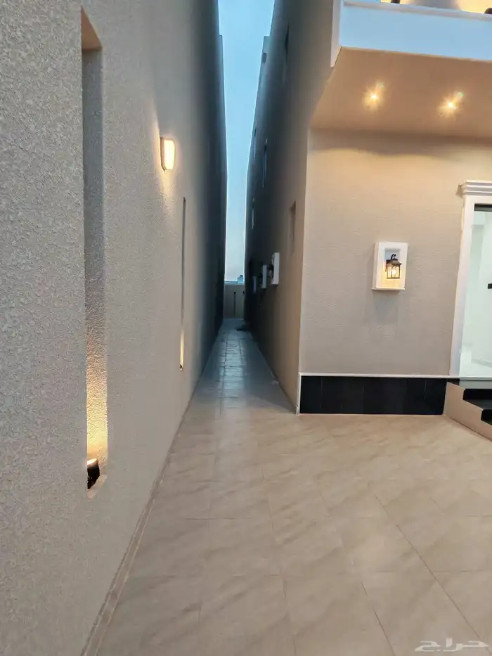 للبيع فيلا بمخطط ثلالثه شمال الخميس تصميم vip مساحه 570 5