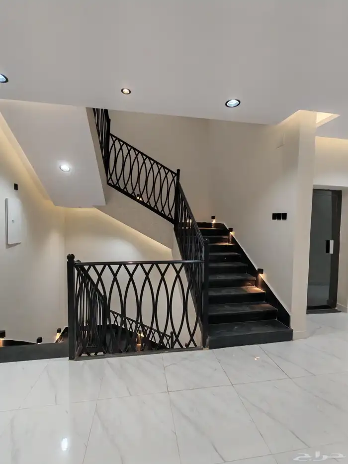 للبيع فيلا بمخطط ثلالثه شمال الخميس تصميم vip مساحه 570 22