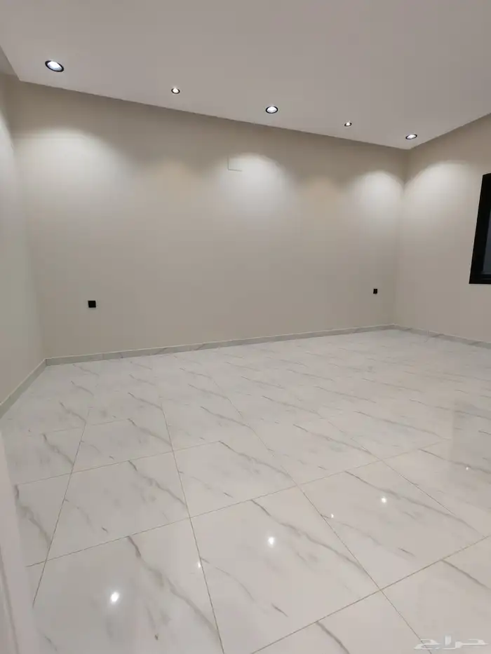 للبيع فيلا بمخطط ثلالثه شمال الخميس تصميم vip مساحه 570 8