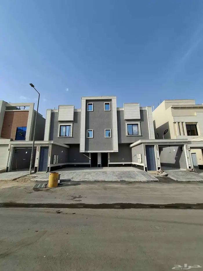 ادوار للبيع حي بدر قريب من سوق العثيم660 0