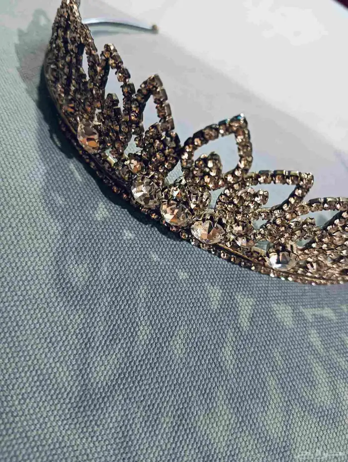 تاج اكسسوار مناسب لجميع المناسبات 0
